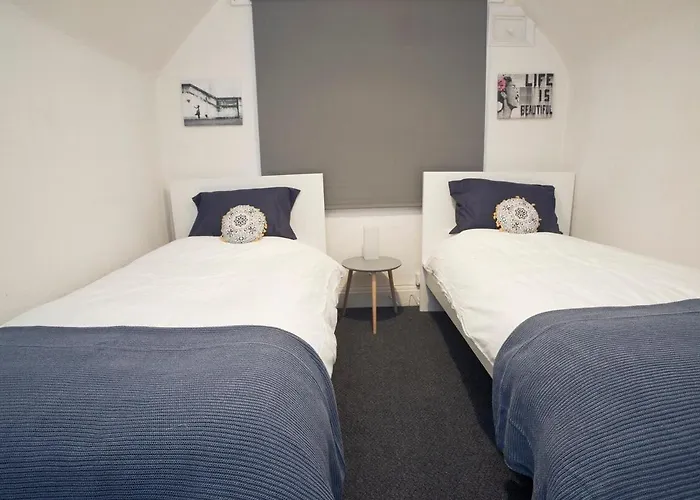 October Disc - Long - Contractors